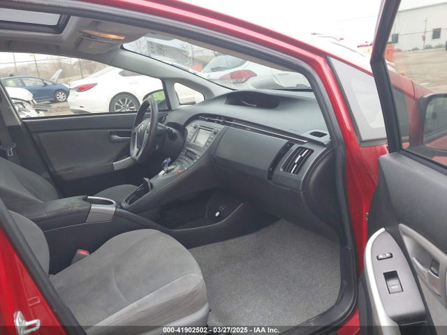 JTDKN3DU4F1895858 Toyota Prius Three