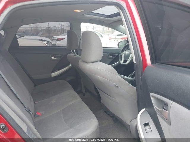 JTDKN3DU4F1895858 Toyota Prius Three