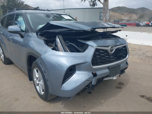 5TDZZRAH7NS101157 Toyota Highlander Le