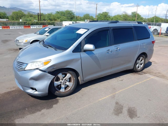 Toyota SIENNA LE 2016 5TDKK3DC6GS693284 Image 2