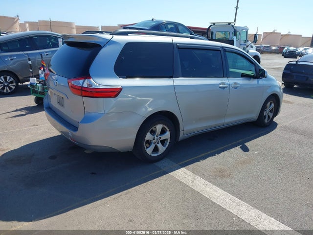 Toyota SIENNA LE 2016 5TDKK3DC6GS693284 Image 4