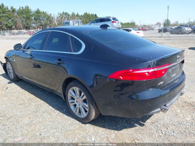 2017 JAGUAR XF SAJBJ4BV2HCY37415 Photo 2
