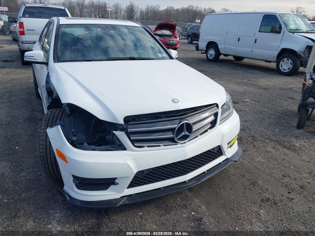 Продаж на аукціоні авто 2014 Mercedes-benz C 300 C 300 Luxury/sport 4matic, vin: WDDGF8AB0ER315661, номер лоту: 41902836