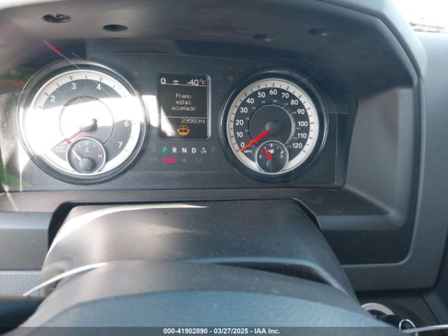 1C6RR7FTXJS286833 RAM 1500 Express  4x4 6'4 Box