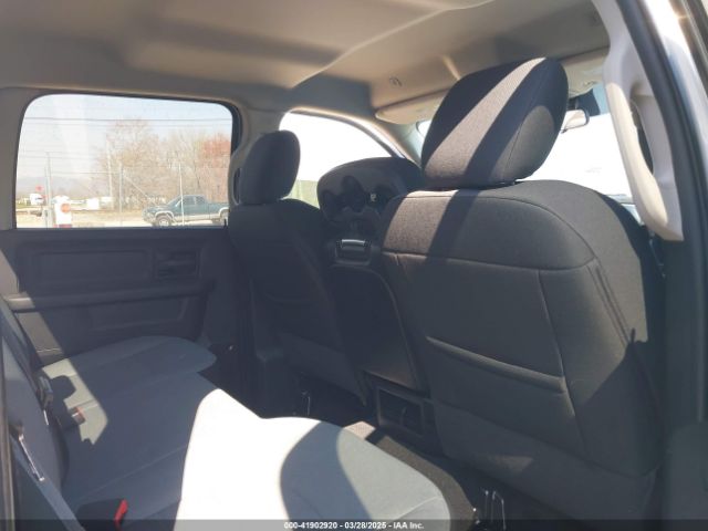 3C6RR7KT3NG180680 RAM 1500 Classic Tradesman  4x4 5'7 Box