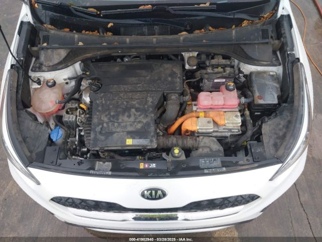 KNDCB3LC2L5435978 KIA NIRO LX