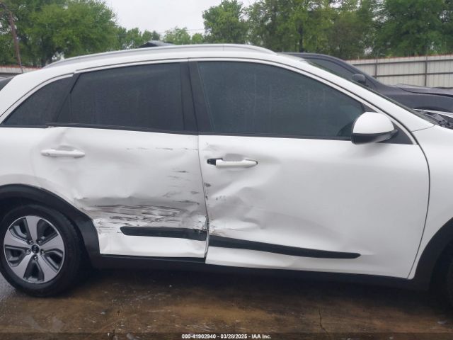 KNDCB3LC2L5435978 KIA NIRO LX