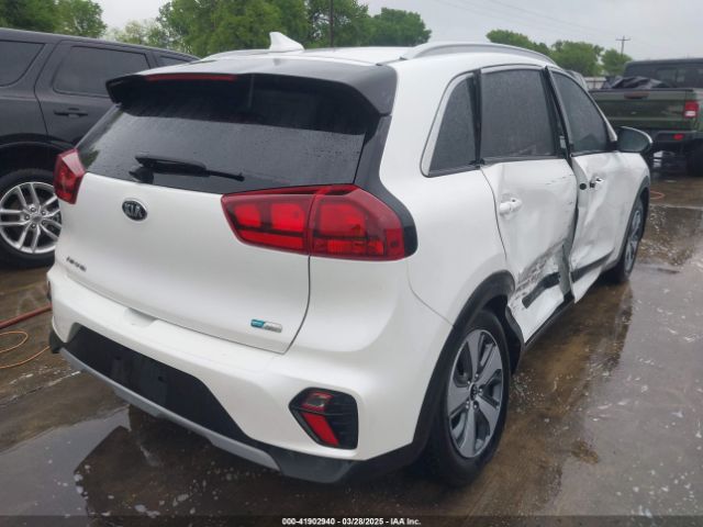 KNDCB3LC2L5435978 KIA NIRO LX