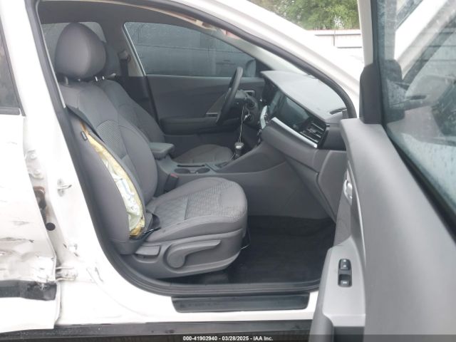KNDCB3LC2L5435978 KIA NIRO LX