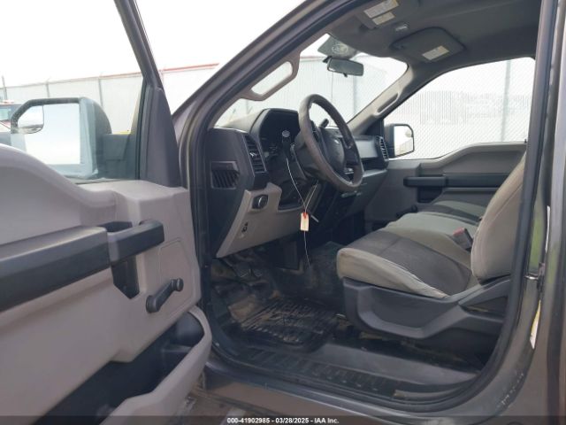 1FTMF1C88HKC40307 Ford F-150 Xl