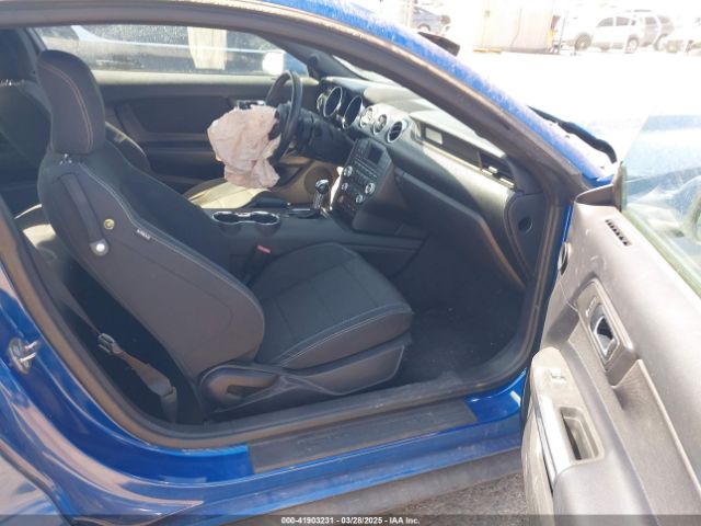 1FA6P8AM0H5263048 Ford Mustang V6