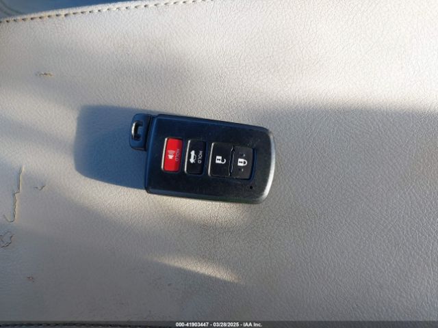 4T1BD1FK8HU228906 Toyota Camry Hybrid Xle