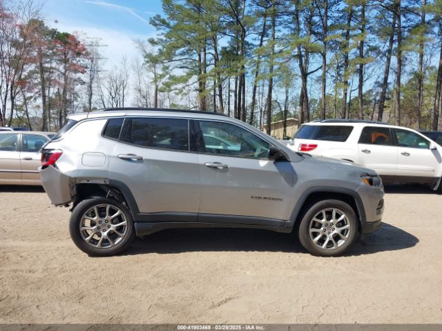 3C4NJDFB1NT164984 Jeep Compass Latitude Lux 4x4