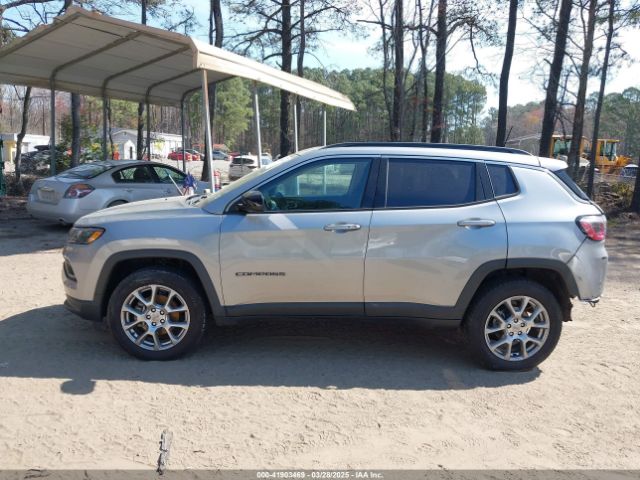 3C4NJDFB1NT164984 Jeep Compass Latitude Lux 4x4