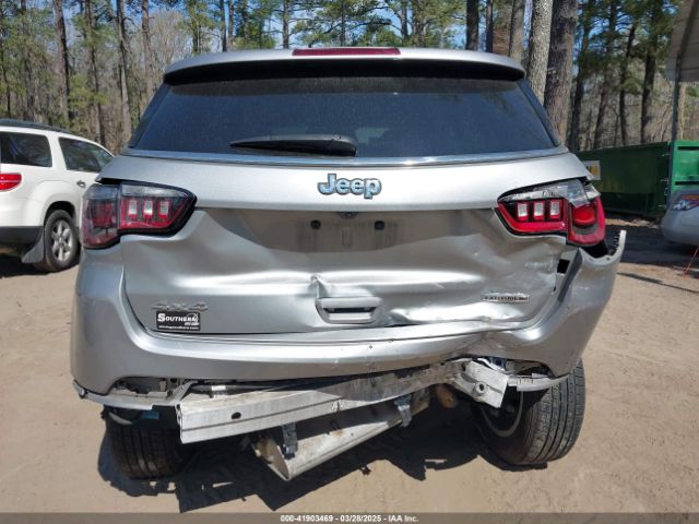 3C4NJDFB1NT164984 Jeep Compass Latitude Lux 4x4