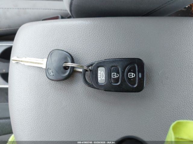 KMHD84LF2HU381027 Hyundai ELANTRA SE