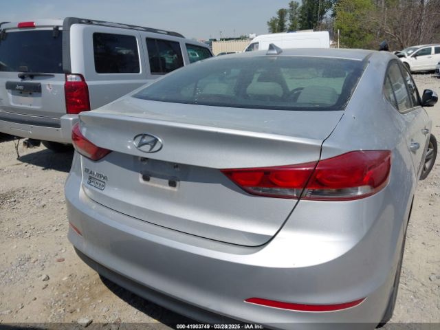 KMHD84LF2HU381027 Hyundai ELANTRA SE