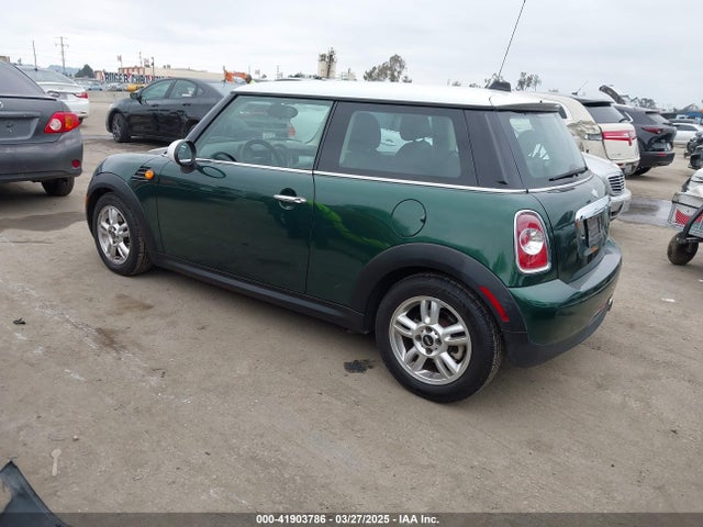 2011 MINI COOPER WMWSU3C50BT252013 Photo 2