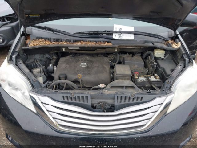 5TDYZ3DC0HS802426 Toyota Sienna Xle 8 Passenger