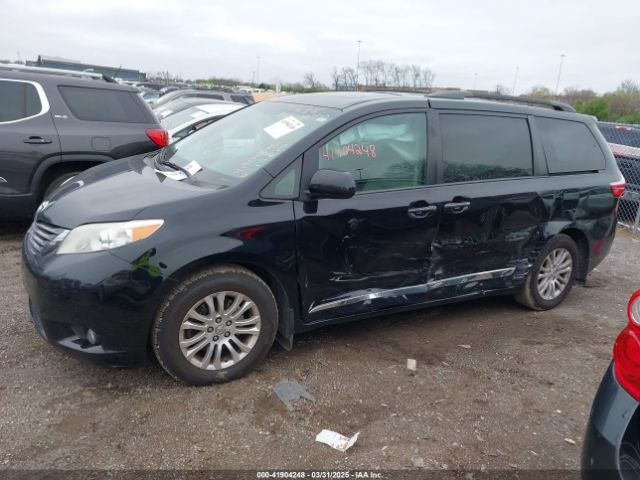 5TDYZ3DC0HS802426 Toyota Sienna Xle 8 Passenger