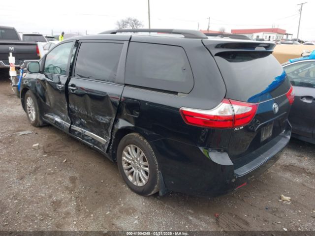 5TDYZ3DC0HS802426 Toyota Sienna Xle 8 Passenger