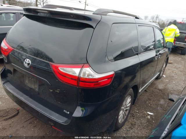 5TDYZ3DC0HS802426 Toyota Sienna Xle 8 Passenger