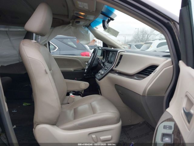 5TDYZ3DC0HS802426 Toyota Sienna Xle 8 Passenger