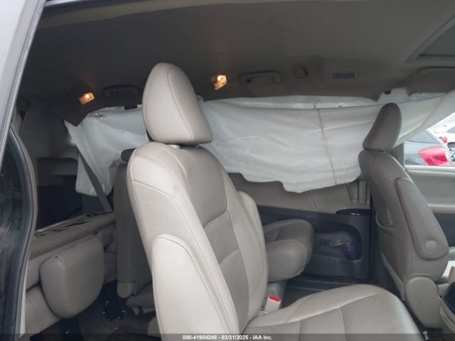 5TDYZ3DC0HS802426 Toyota Sienna Xle 8 Passenger