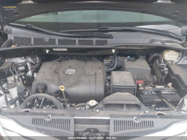 5TDYZ3DC5HS896528 Toyota Sienna Xle 8 Passenger