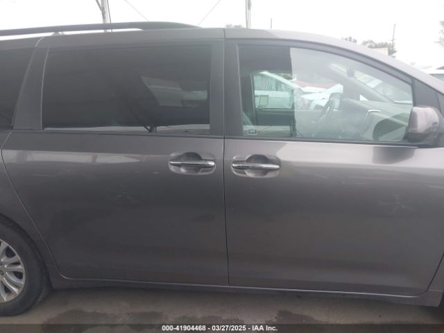 5TDYZ3DC5HS896528 Toyota Sienna Xle 8 Passenger