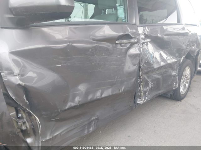 5TDYZ3DC5HS896528 Toyota Sienna Xle 8 Passenger