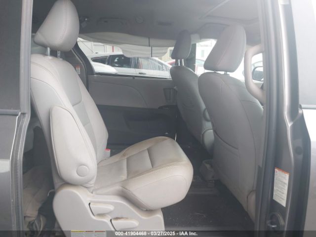 5TDYZ3DC5HS896528 Toyota Sienna Xle 8 Passenger