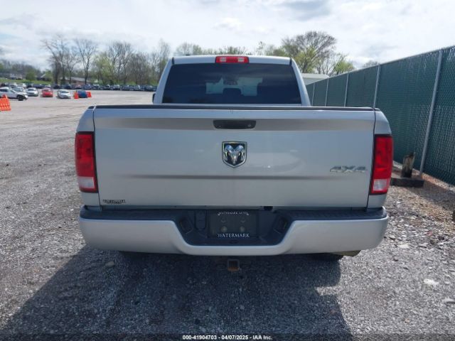 1C6RR7FG4JS147493 RAM 1500 Express  4x4 6'4 Box