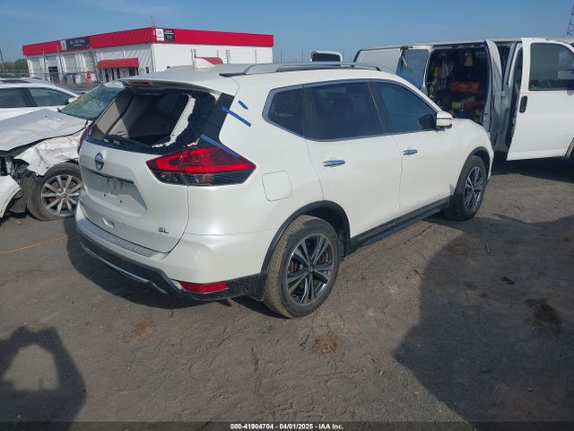 5N1AT2MT5HC864219 Nissan Rogue Sl