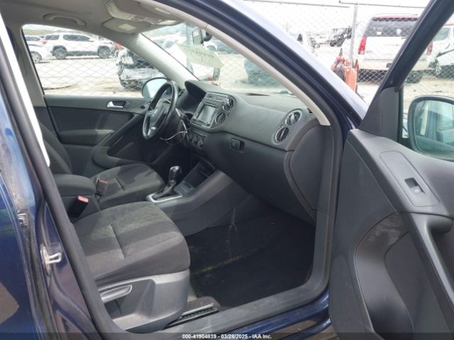 WVGAV7AXXFW587156 Volkswagen TIGUAN S