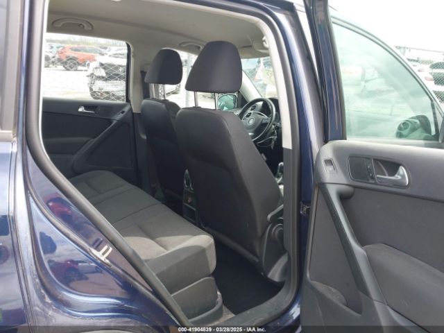 WVGAV7AXXFW587156 Volkswagen TIGUAN S