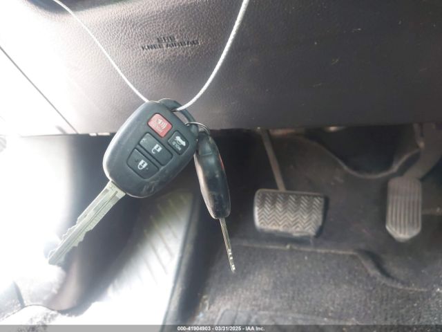 5YFBURHE6HP708546 Toyota COROLLA LE