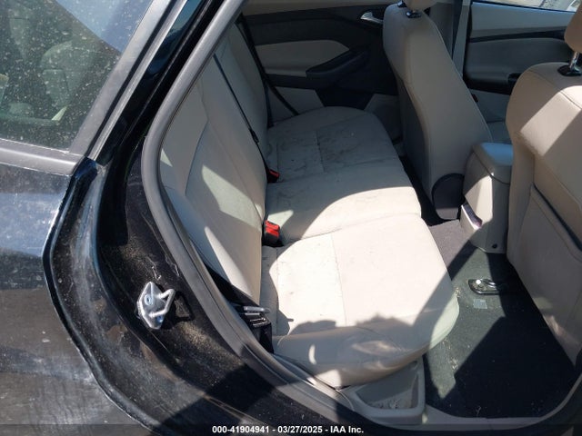 1FADP3K20JL326397 Ford FOCUS SE