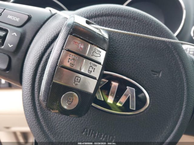 KNDMB5C13H6313176 KIA SEDONA LX