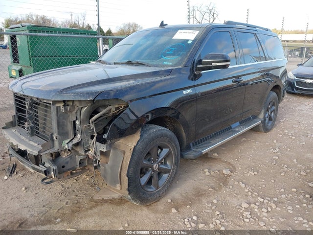 1FMJU1JTXKEA30678 Ford Expedition Xlt
