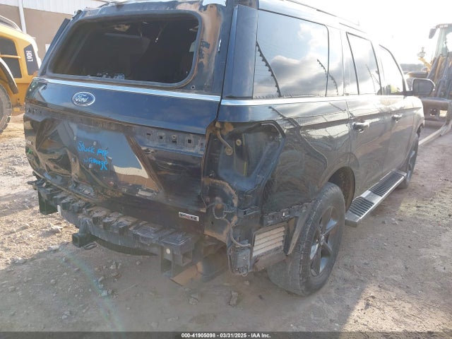1FMJU1JTXKEA30678 Ford Expedition Xlt