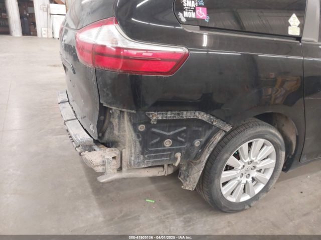 5TDJZ3DC2HS183619 Toyota Sienna Le 7 Passenger