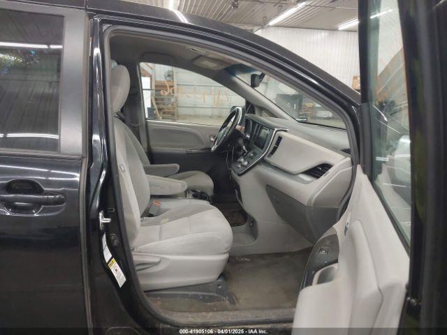 5TDJZ3DC2HS183619 Toyota Sienna Le 7 Passenger