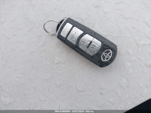 3MYDLBYV5KY506616 Toyota Yaris Xle