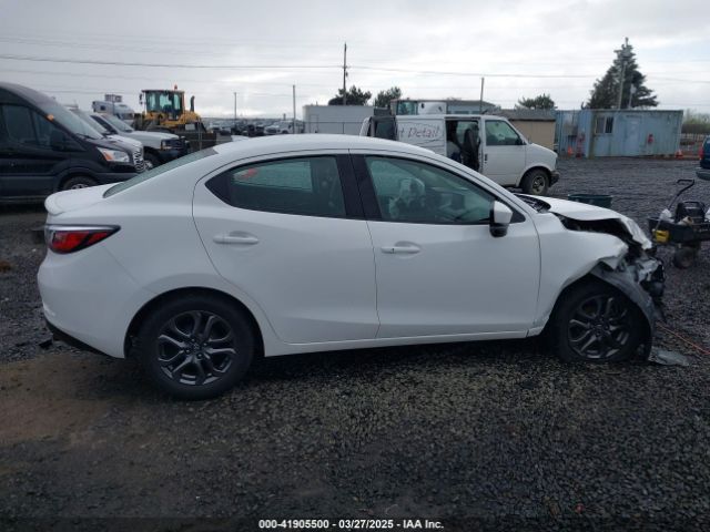 3MYDLBYV5KY506616 Toyota Yaris Xle