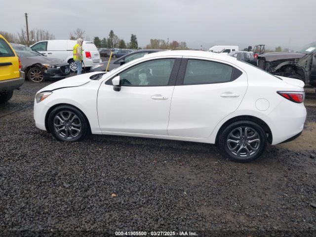 3MYDLBYV5KY506616 Toyota Yaris Xle