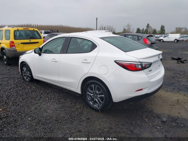 3MYDLBYV5KY506616 Toyota Yaris Xle