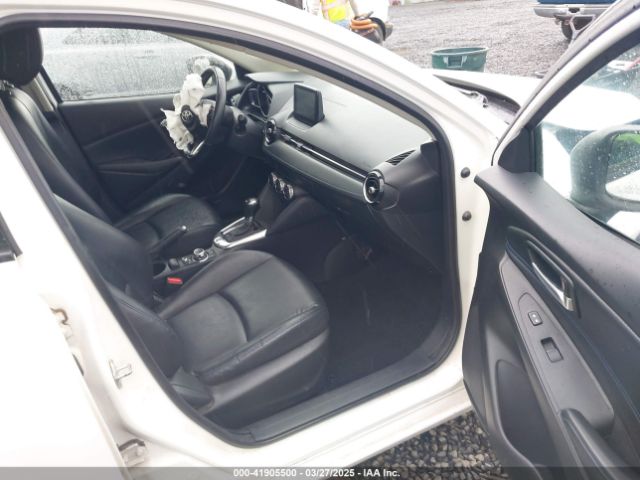 3MYDLBYV5KY506616 Toyota Yaris Xle