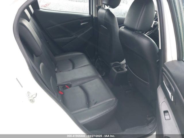 3MYDLBYV5KY506616 Toyota Yaris Xle