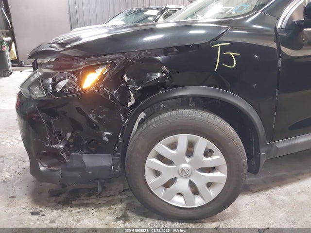 JN1BJ1CR5JW202453 Nissan Rogue Sport S